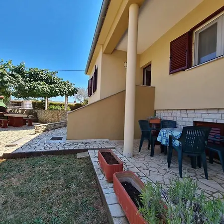 Mit Privatpool Fuer 7 Personen Ca 90 Qm In Pavicini, Istrien Suedkueste Von Istrien Ferienhaus *