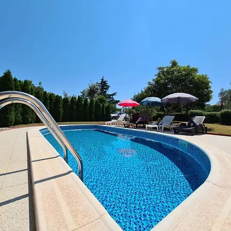 Mit Privatpool Fuer 7 Personen Ca 90 Qm In Pavicini, Istrien Suedkueste Von Istrien *