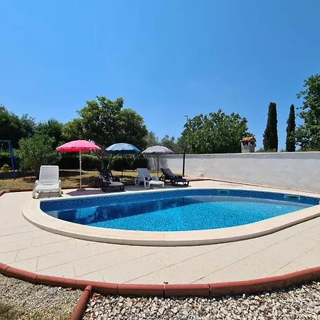 Mit Privatpool Fuer 7 Personen Ca 90 Qm In Pavicini, Istrien Suedkueste Von Istrien Holiday home