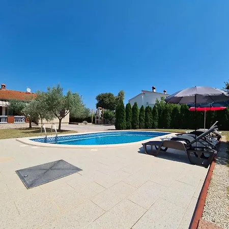 Mit Privatpool Fuer 7 Personen Ca 90 Qm In Pavicini, Istrien Suedkueste Von Istrien Holiday home