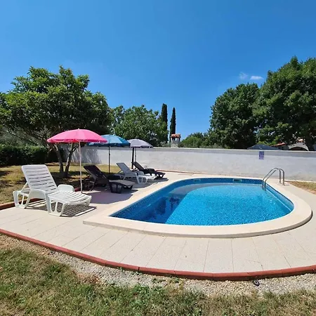 Holiday home Mit Privatpool Fuer 7 Personen Ca 90 Qm In Pavicini, Istrien Suedkueste Von Istrien
