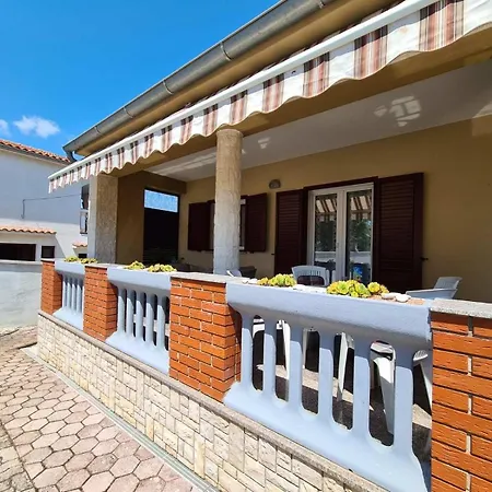 Holiday home Mit Privatpool Fuer 7 Personen Ca 90 Qm In Pavicini, Istrien Suedkueste Von Istrien *