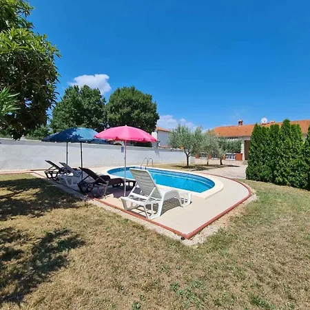 Mit Privatpool Fuer 7 Personen Ca 90 Qm In Pavicini, Istrien Suedkueste Von Istrien Holiday home *